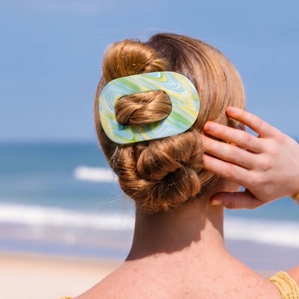 TELETIES large flat round hair clip with a seaside design, perfect for securing hair with a stylish beach-inspired look.