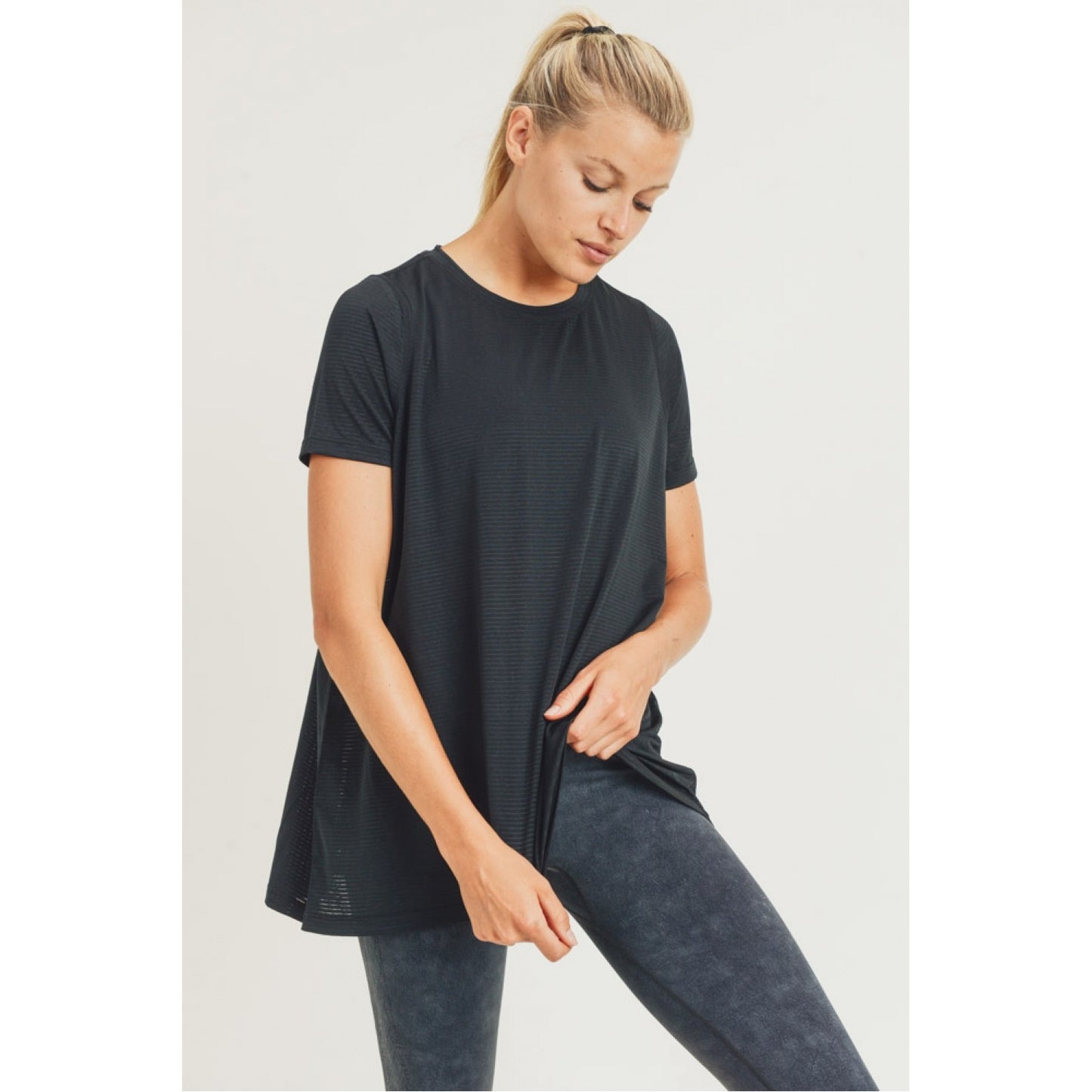 Keyhole Back Mesh Active Top- Black