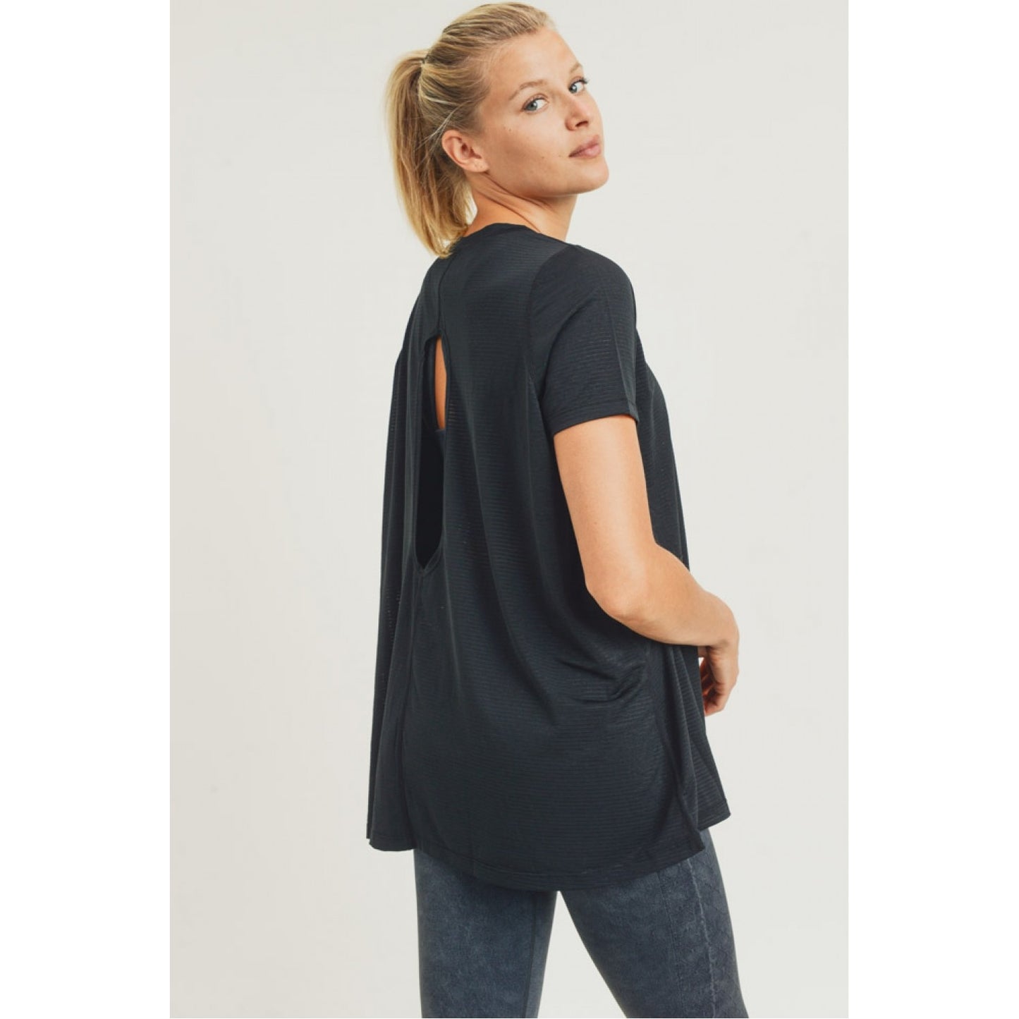 Keyhole Back Mesh Active Top- Black