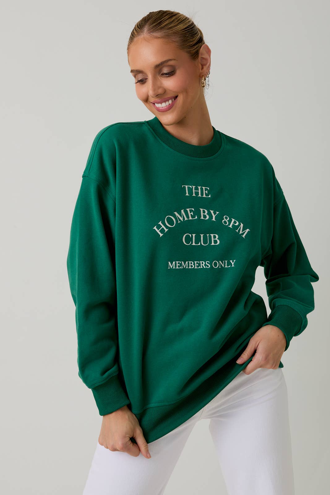 CREW NECK LONG SLEEVE "THE HOME BY 8PM CLUB" SWEATSHIRT