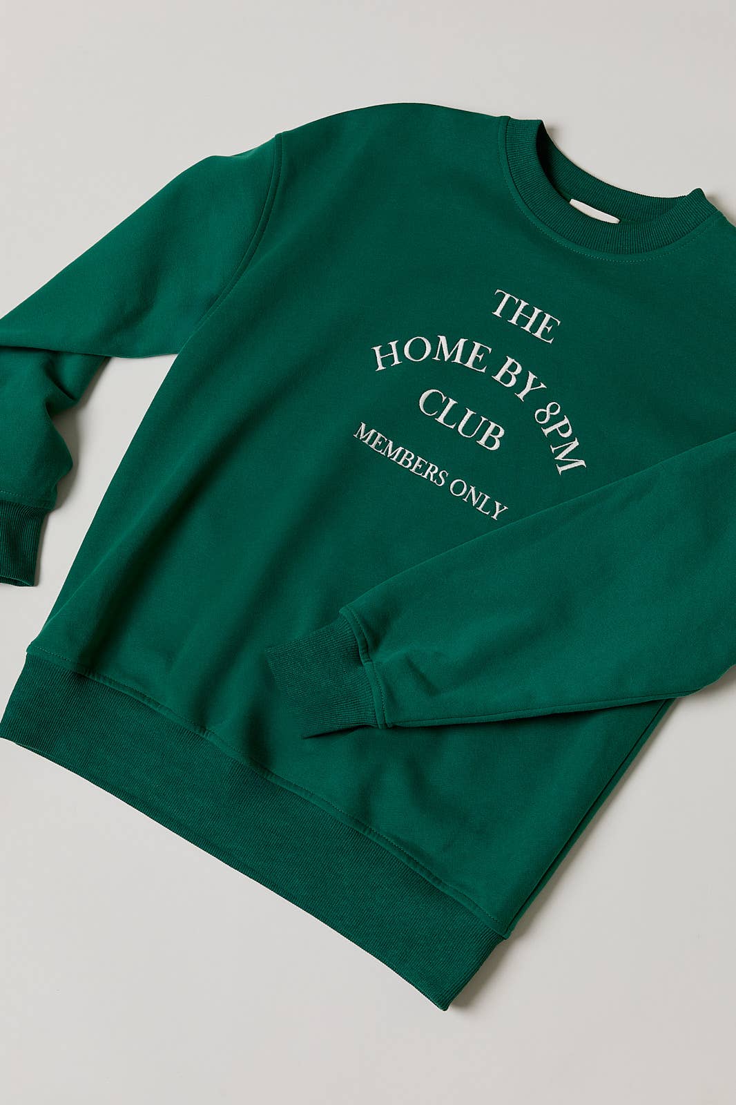 CREW NECK LONG SLEEVE "THE HOME BY 8PM CLUB" SWEATSHIRT