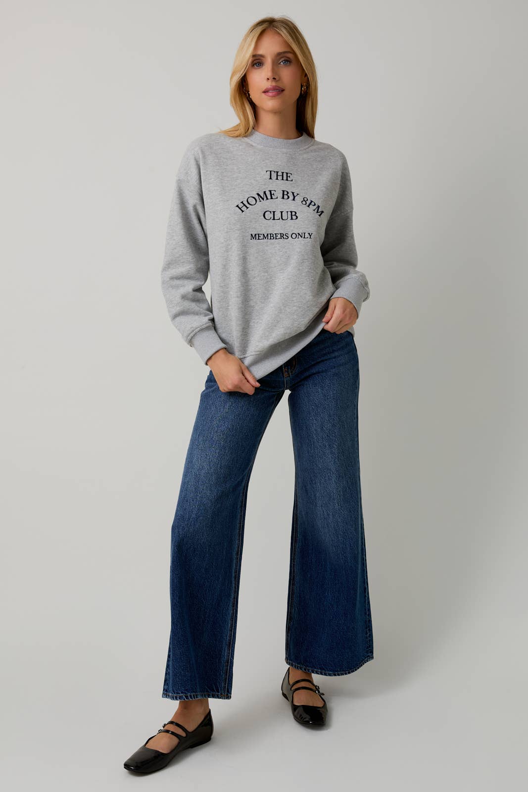 CREW NECK LONG SLEEVE "THE HOME BY 8PM CLUB" SWEATSHIRT