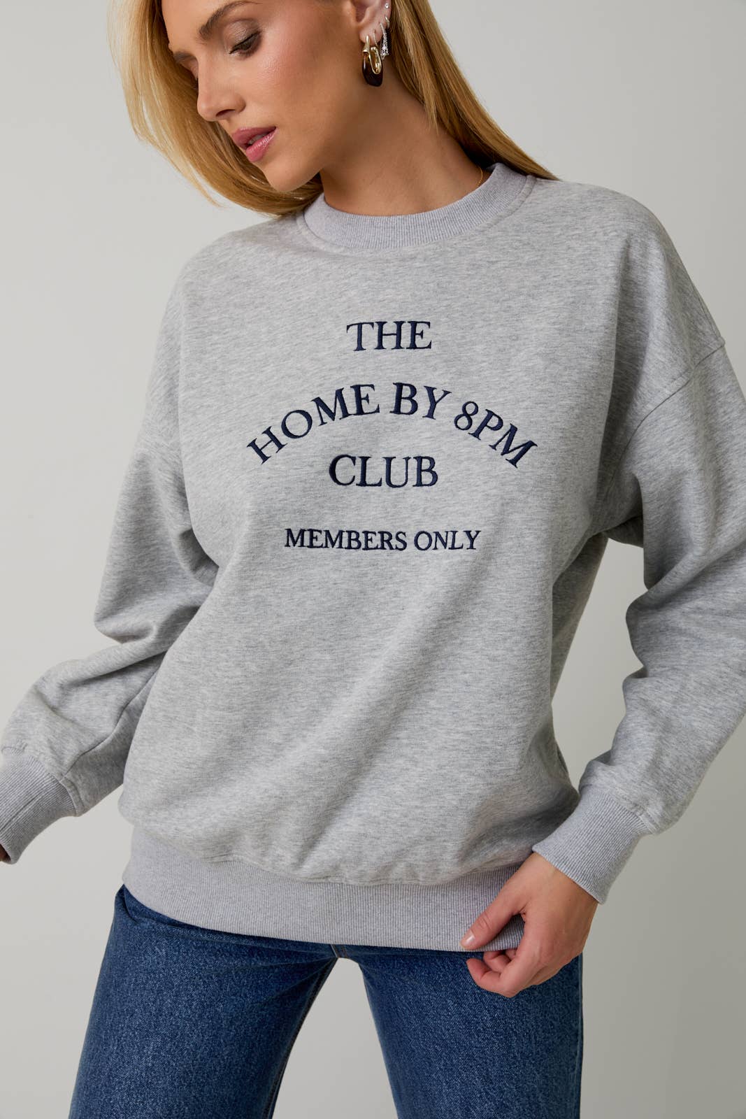 CREW NECK LONG SLEEVE "THE HOME BY 8PM CLUB" SWEATSHIRT