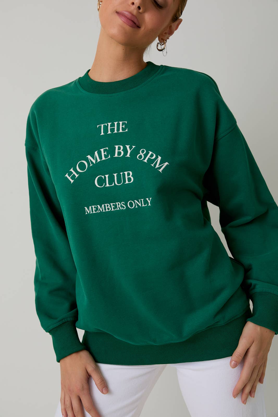 CREW NECK LONG SLEEVE "THE HOME BY 8PM CLUB" SWEATSHIRT